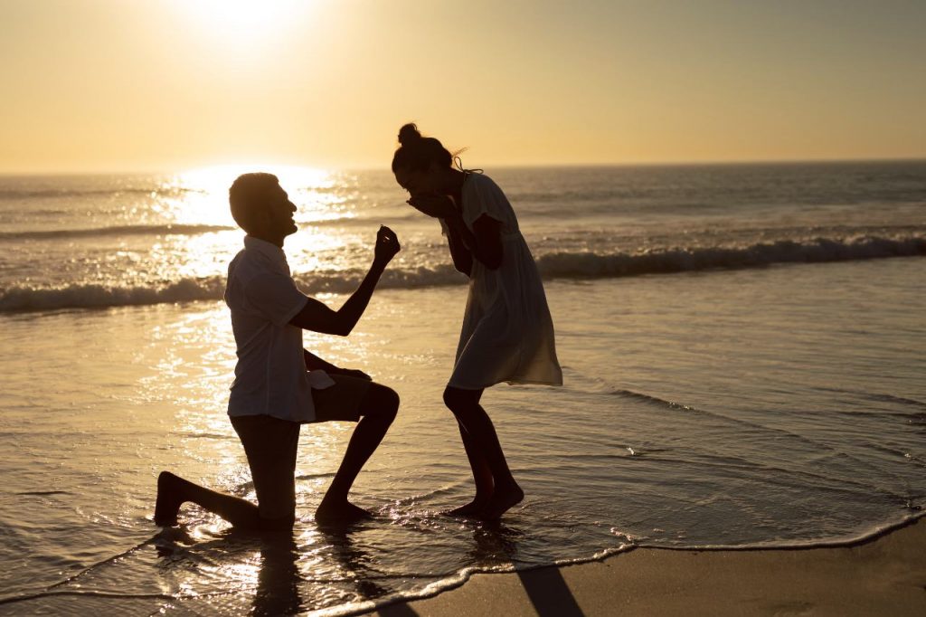 man proposing to his girlfriend